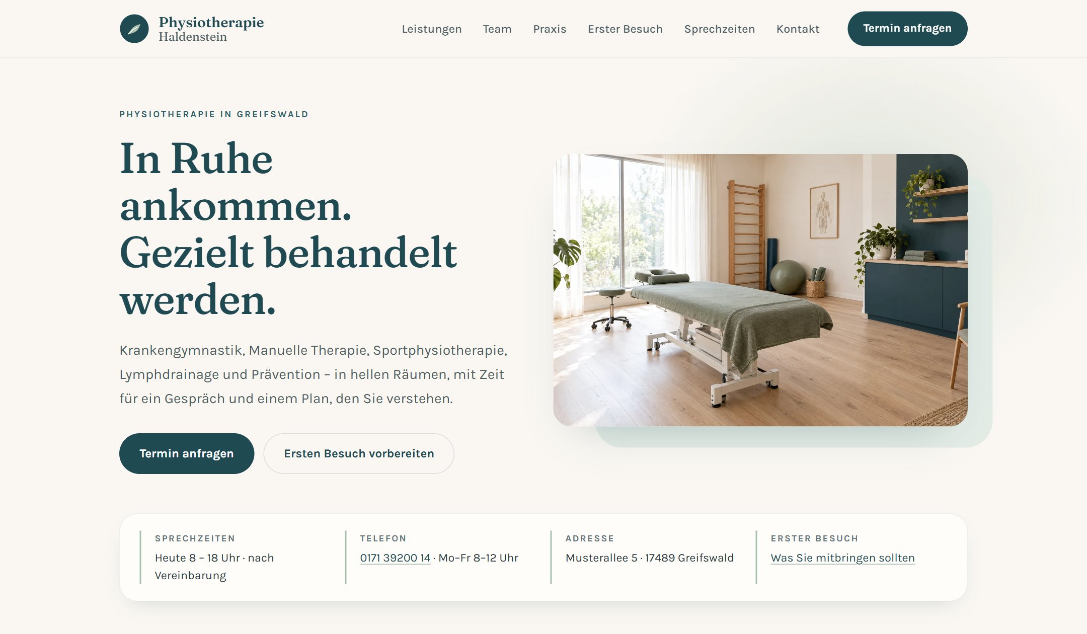 Startansicht der Beispiel-Website Physiotherapie Haldenstein: helle, ruhige Praxisgestaltung
